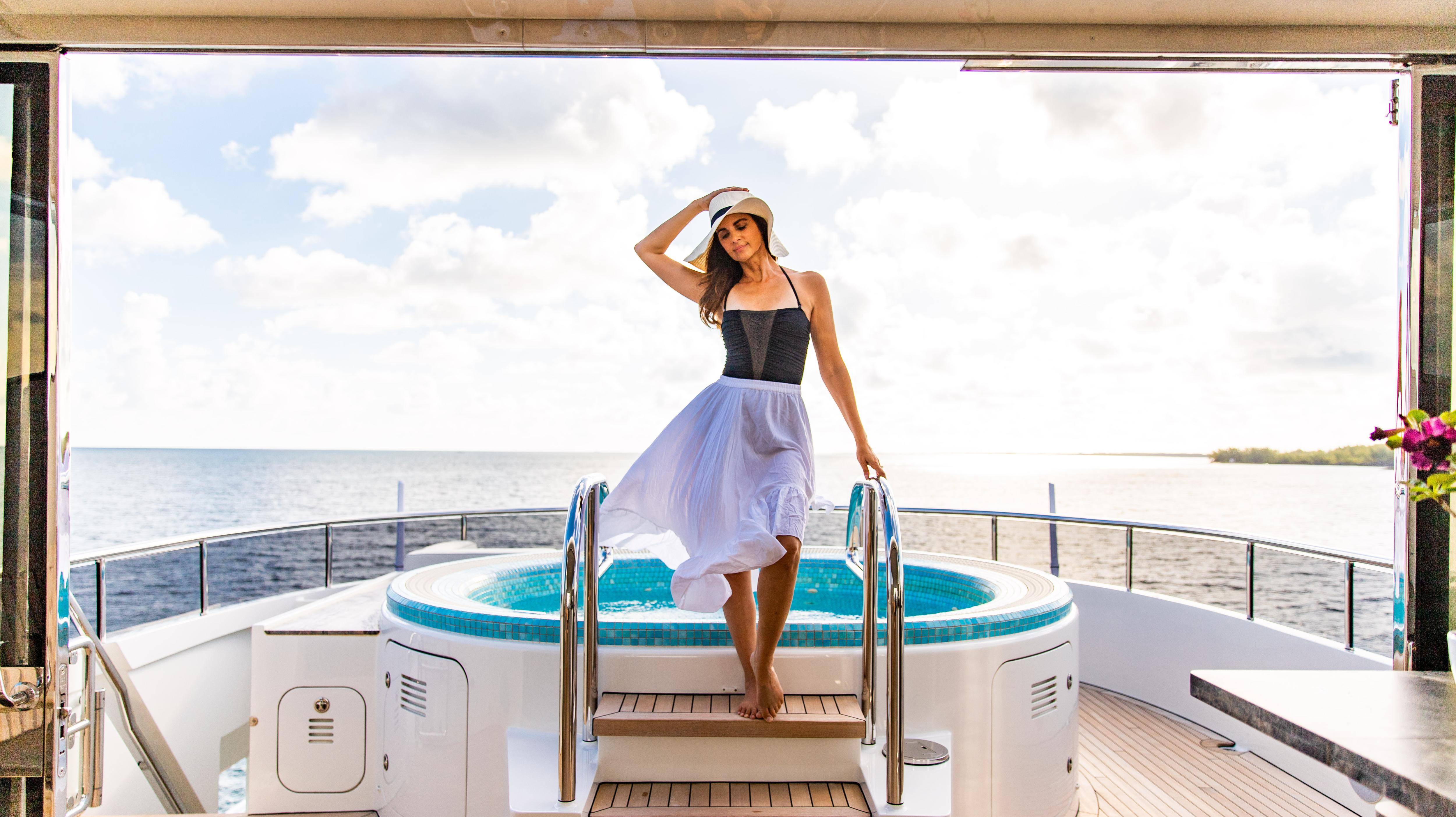 odyssea-lifestyle-onboard-pool-women_fraseryachts-p0juxFAg.jpg