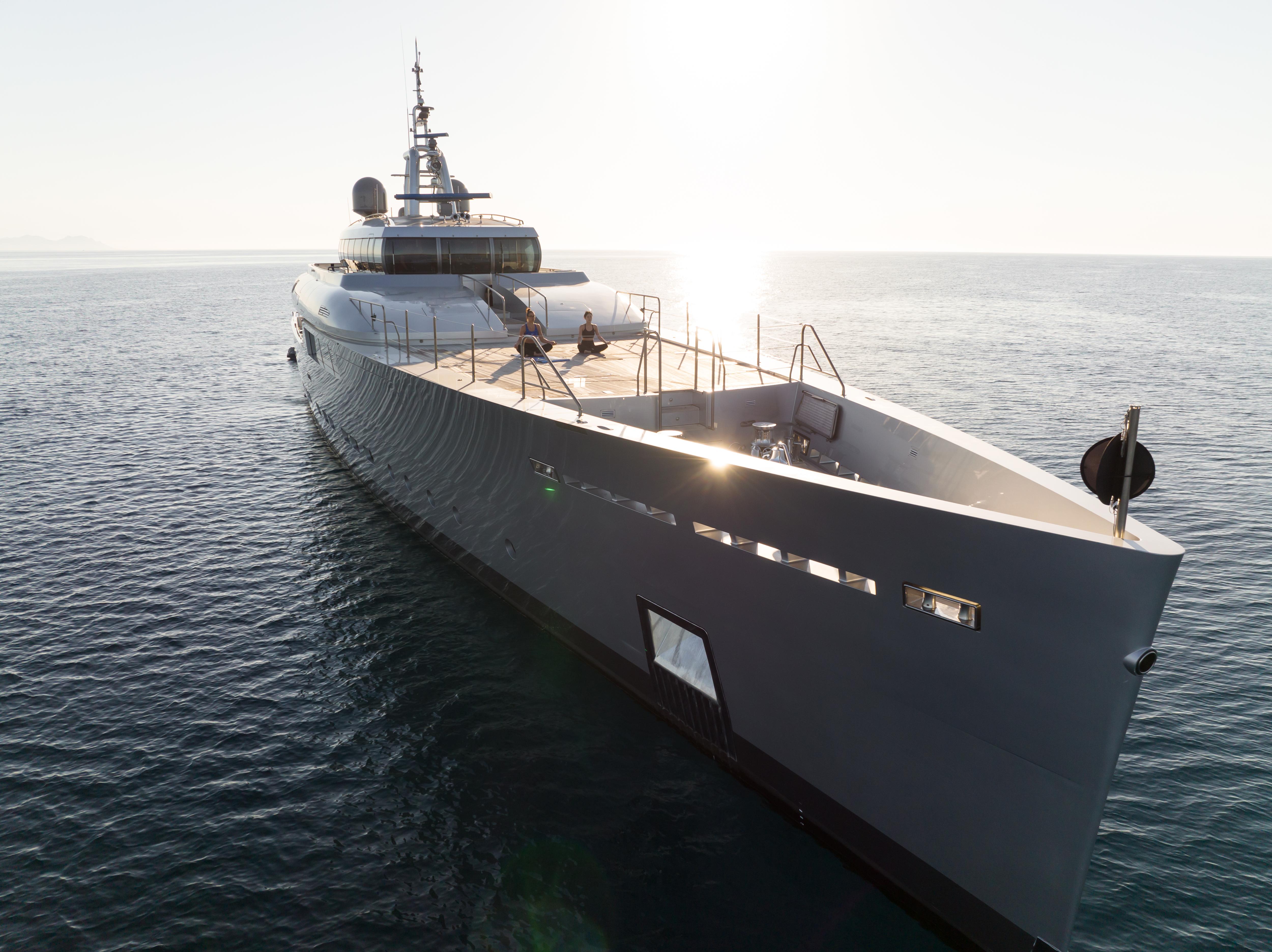 falcomoscata-yoga-deck_fraseryachts-D0cVir9P.jpg