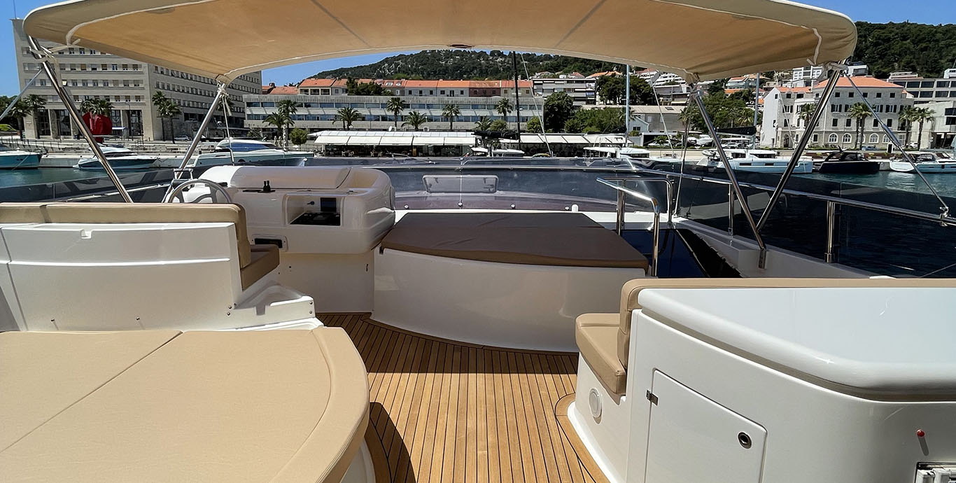 Aboard ORLANDO L a 78ft (24.05m) luxury motor yacht for Charter available with Fraser Yachts, built by FERRETTI YACHTS in 2007