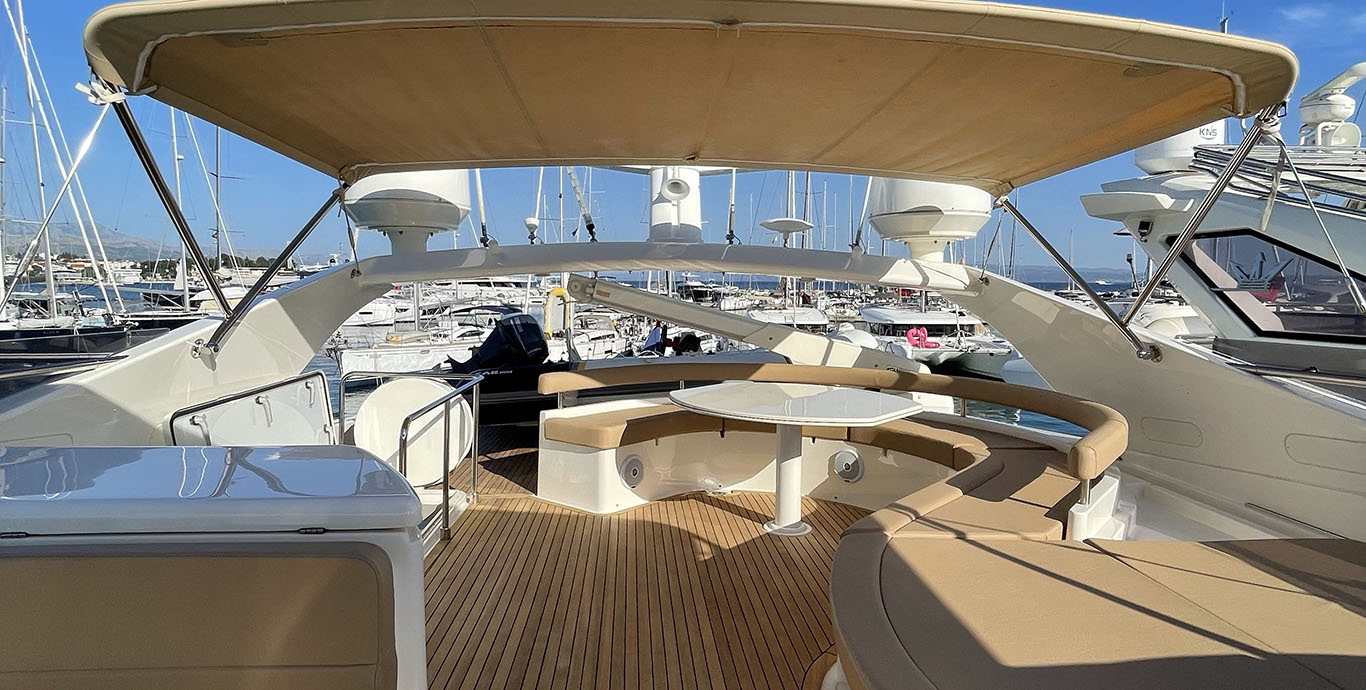 Aboard ORLANDO L a 78ft (24.05m) luxury motor yacht for Charter available with Fraser Yachts, built by FERRETTI YACHTS in 2007