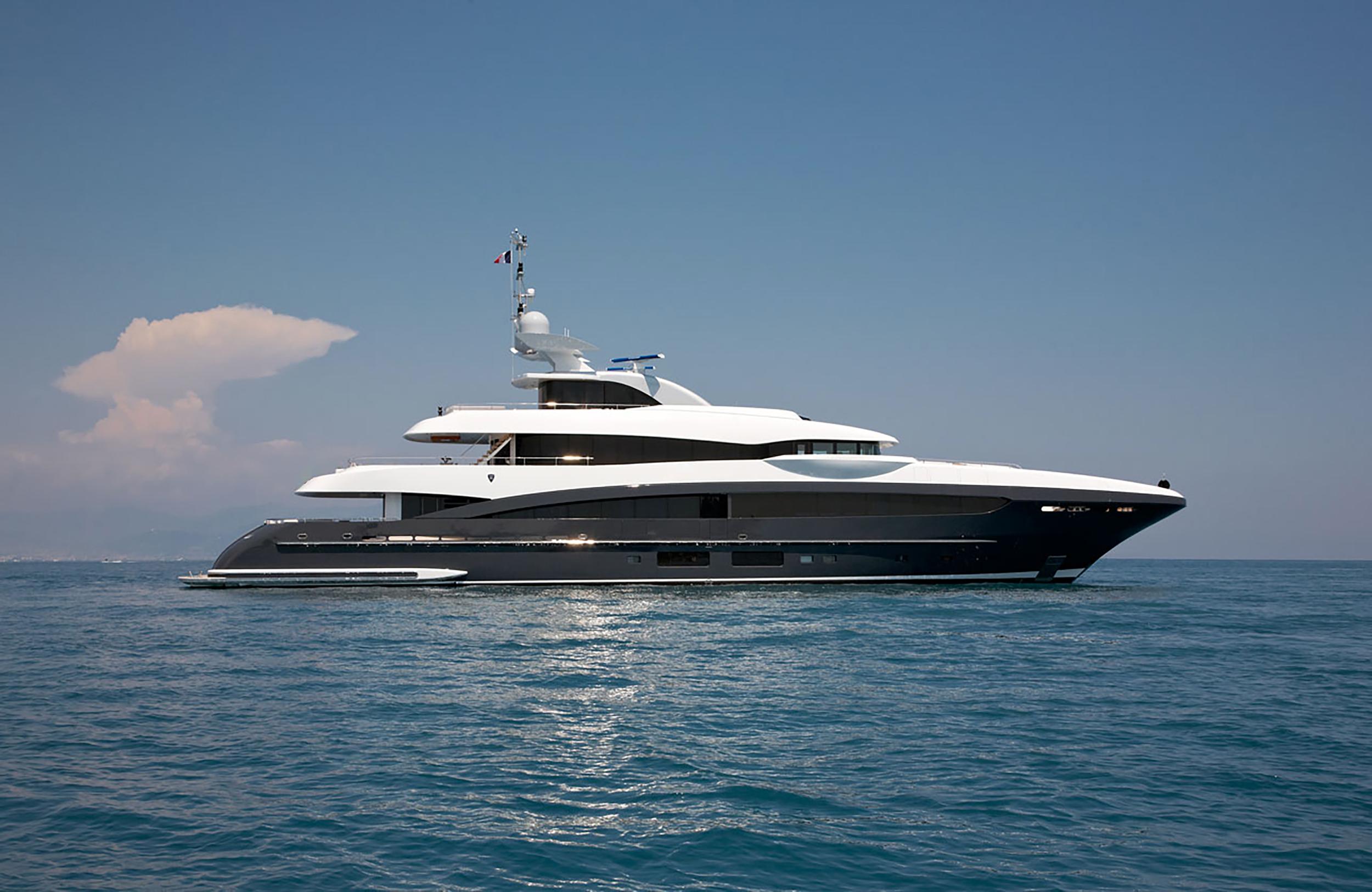 Aboard TOTEM a 165ft (50.5m) luxury motor yacht for Charter available with Fraser Yachts, built by HEESEN in 2010