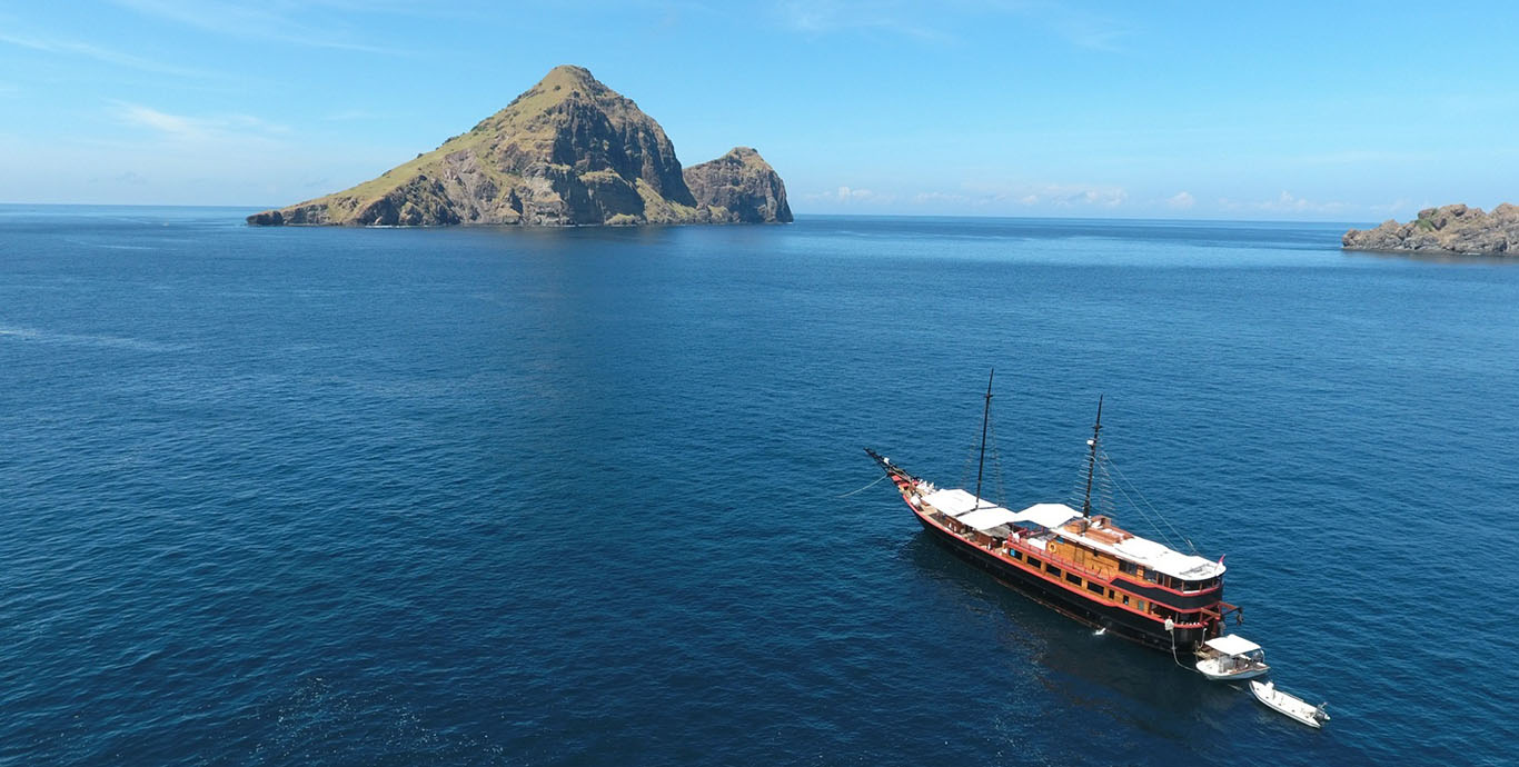 Aboard SAMATA a 137ft (42m) luxury sailing yacht for Sale & Charter available with Fraser Yachts, built by CUSTOM BUILT in 2006