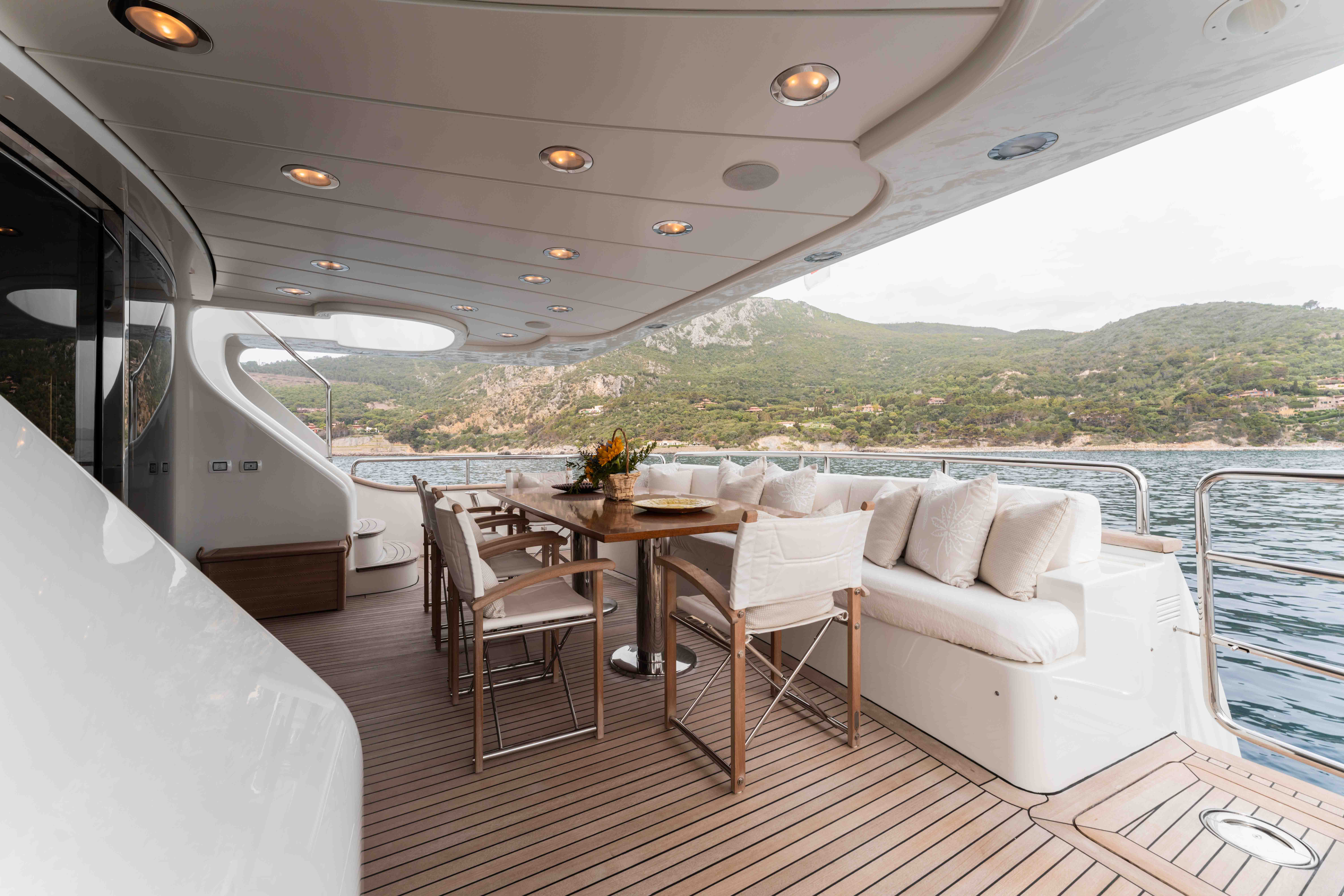 Aboard COCONUTS a 104ft (31.75m) luxury motor yacht for Sale available with Fraser Yachts, built by BENETTI in 2011