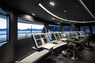 https://media.fraseryachts.com/Yachts/Y1065_KrB_MC/images/yachtfolio/o-ptasia-bridge_87877-20FLsBxk.jpg?vh=7d6e04&w=310