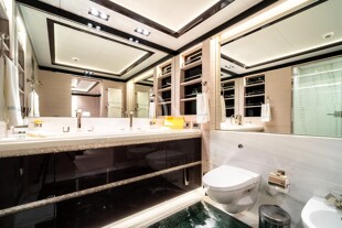 https://media.fraseryachts.com/Yachts/Y1065_KrB_MC/images/yachtfolio/o-ptasia-en-suite-facilities_87709-RIgs8Uop.jpg?vh=e54ff8&w=310