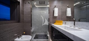 https://media.fraseryachts.com/Yachts/Y1065_KrB_MC/images/yachtfolio/o-ptasia-en-suite-facilities_87893-CxCeyT3c.jpg?vh=ae95f7&w=310