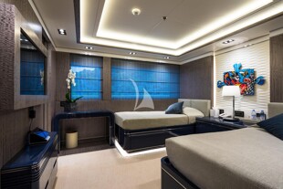 https://media.fraseryachts.com/Yachts/Y1065_KrB_MC/images/yachtfolio/o-ptasia-guest-cabin-6_87878-qoqFi2fQ.jpg?vh=78811f&w=310