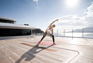https://media.fraseryachts.com/Yachts/Y1065_KrB_MC/images/yachtfolio/o-ptasia-helipad_87758-4vH4tVze.jpg?vh=62d12d&w=310