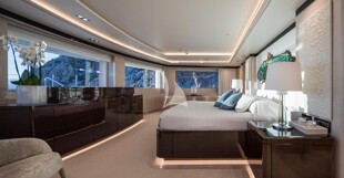 https://media.fraseryachts.com/Yachts/Y1065_KrB_MC/images/yachtfolio/o-ptasia-owner-s-suite_134826-Bwqu8Bay.jpg?vh=e0bc66&w=310
