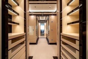https://media.fraseryachts.com/Yachts/Y1065_KrB_MC/images/yachtfolio/o-ptasia-vip-suite-walk-in-closet_87706-o8iSpbxm.jpg?vh=48bee7&w=310