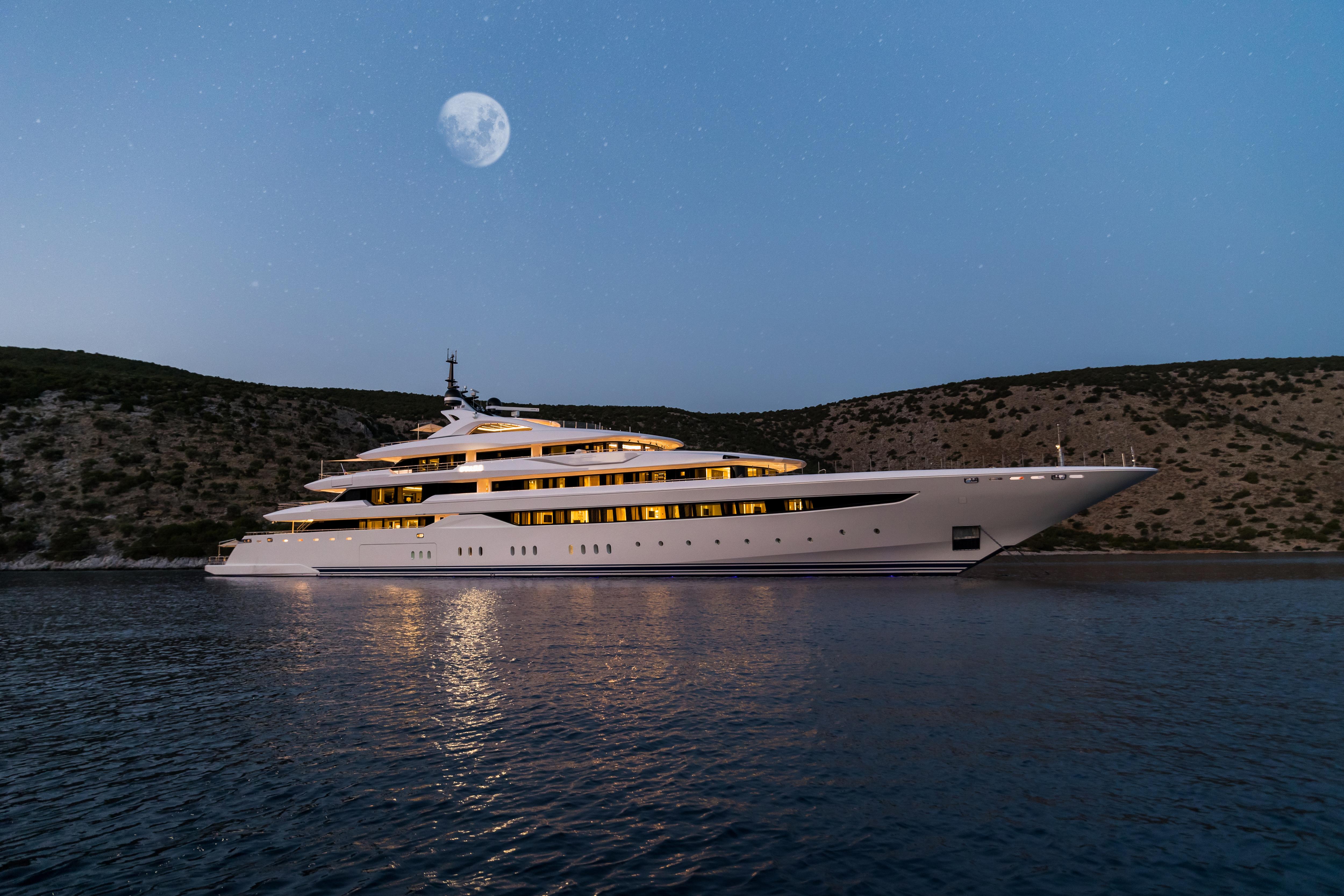 O'PARI motor yacht for Charter by Fraser Yachts, built by GOLDEN YACHTS