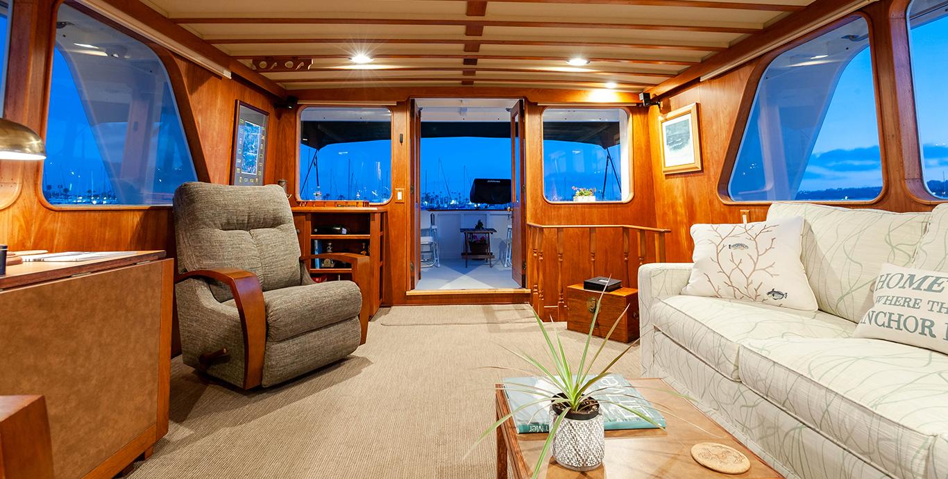 Aboard STAR QUEEN a 57ft (17.37m) luxury motor yacht , built by JONES-GOODELL in 1974