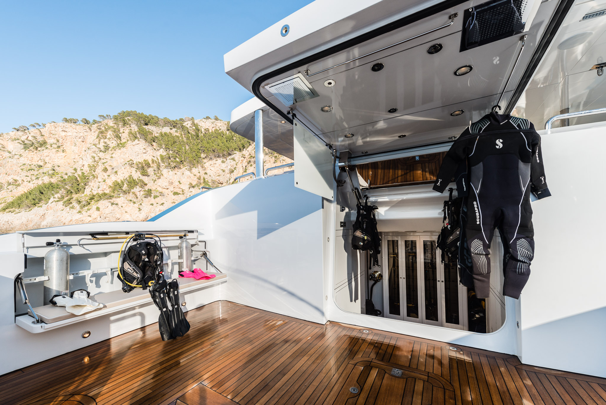 FLYING MANTA Yacht for Sale Fraser