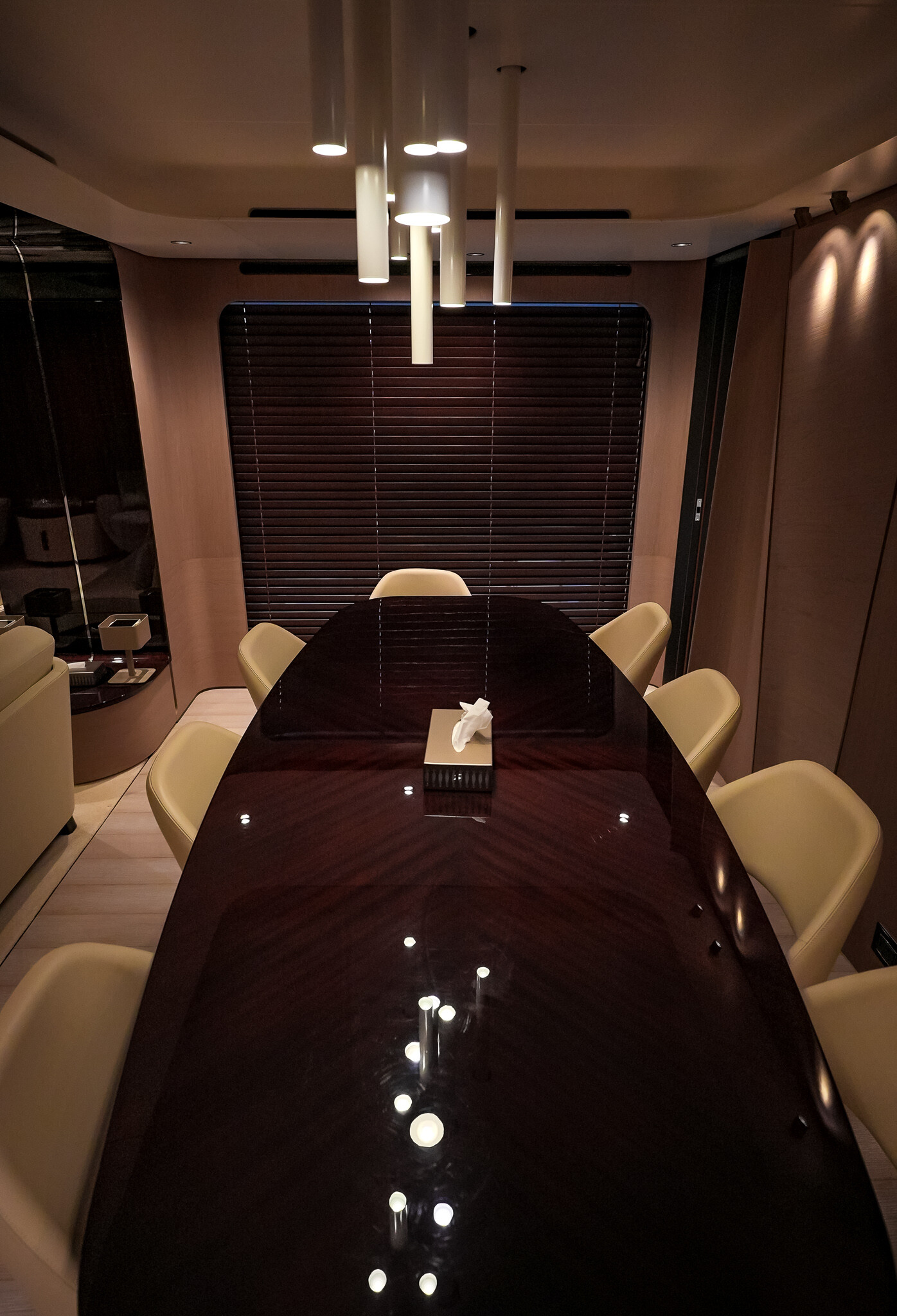 Aboard AZIMUT 27M GRANDE/23 a 87ft (26.78m) luxury motor yacht for Sale available with Fraser Yachts, built by AZIMUT in 2018