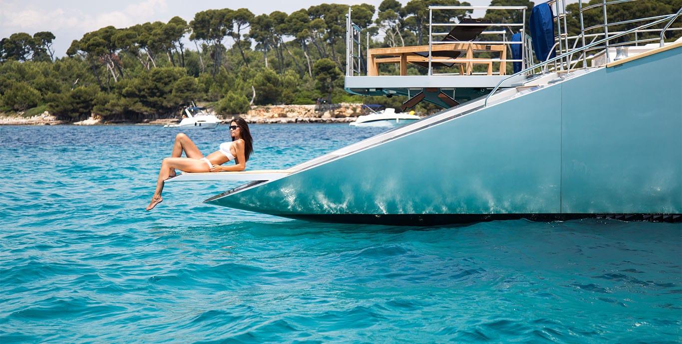 Aboard MANTANI a 106ft (32.59m) luxury sailing yacht , built by CUNEO MARINE in 2009