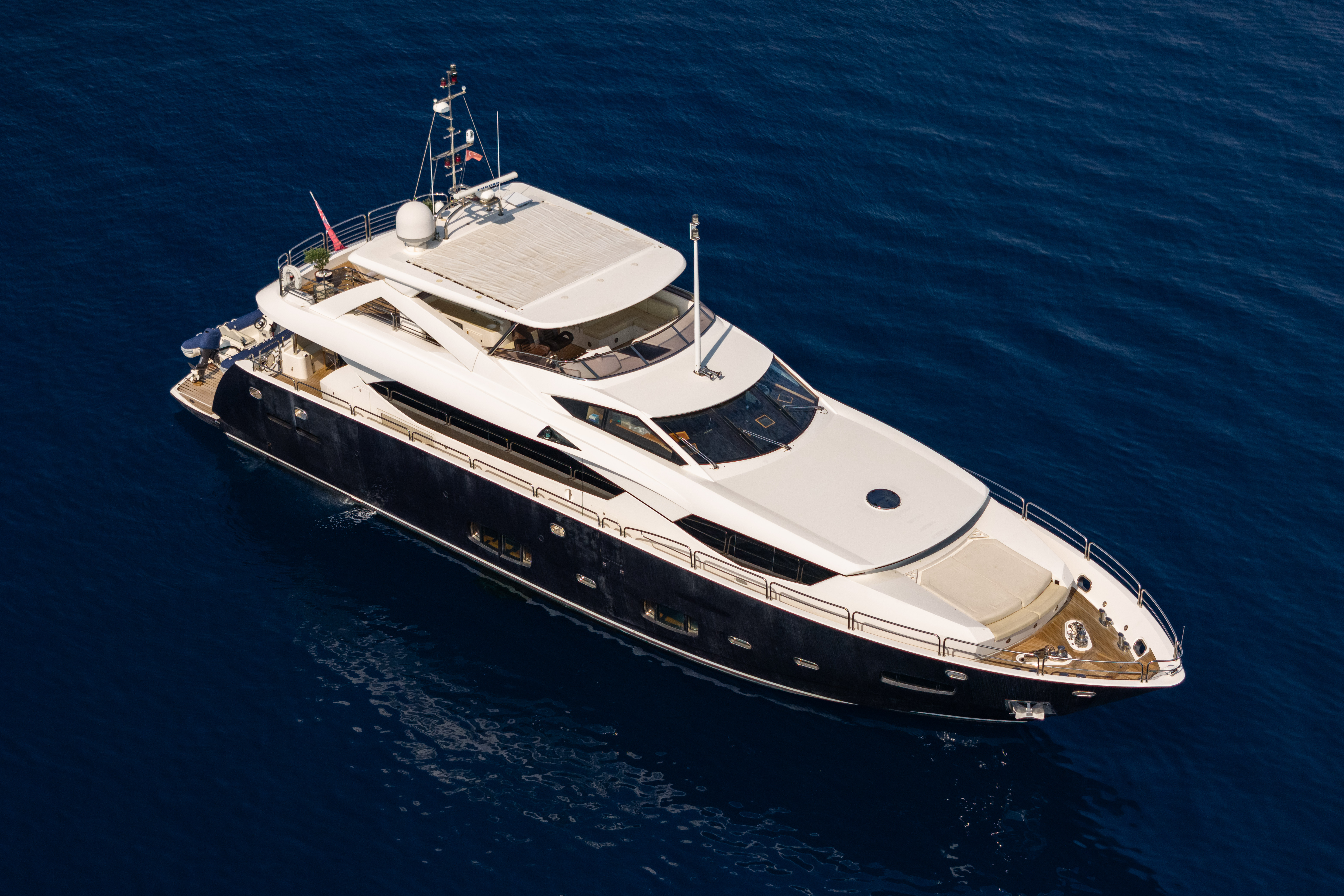 Aboard ROUND MIDNIGHT a 97ft (29.8m) luxury motor yacht for Sale available with Fraser Yachts, built by SUNSEEKER in 2011