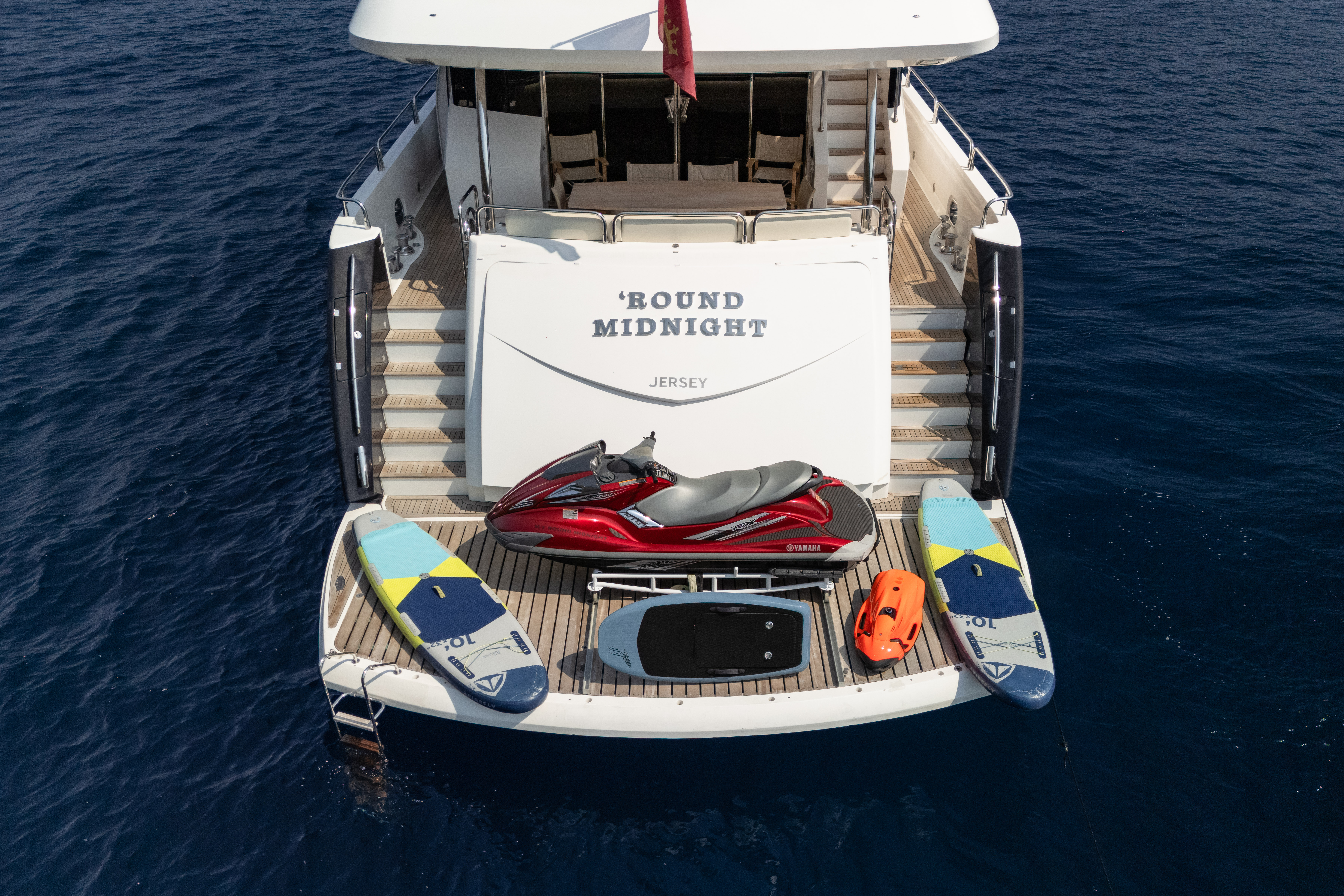 Aboard ROUND MIDNIGHT a 97ft (29.8m) luxury motor yacht for Sale available with Fraser Yachts, built by SUNSEEKER in 2011