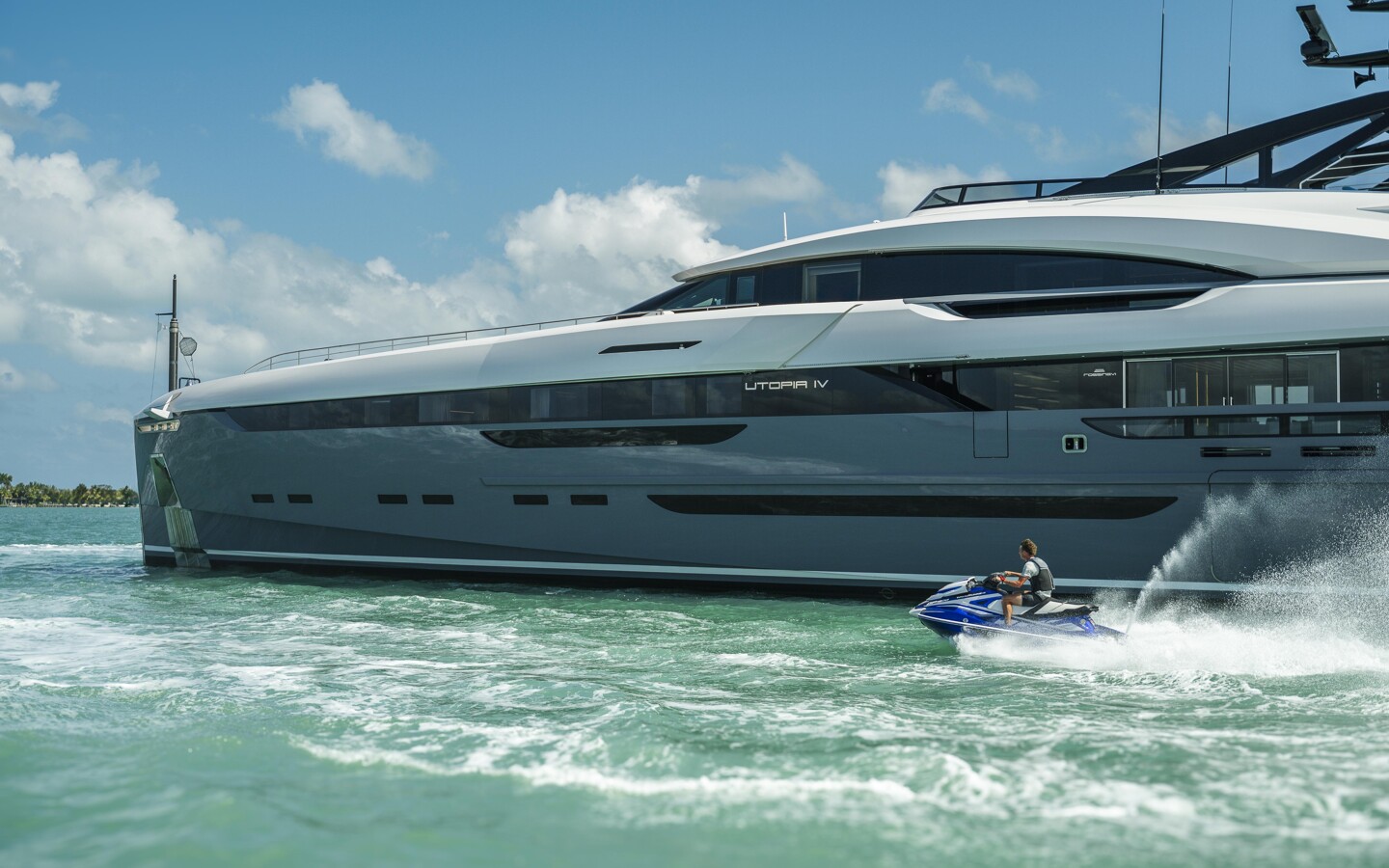 UTOPIA IV motor yacht for Sale & Charter by Fraser Yachts, built by ROSSINAVI