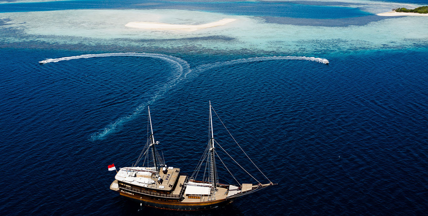 Aboard DUNIA BARU a 167ft (51m) luxury sailing yacht , built by KONJO BOAT BUILDERS in 2014