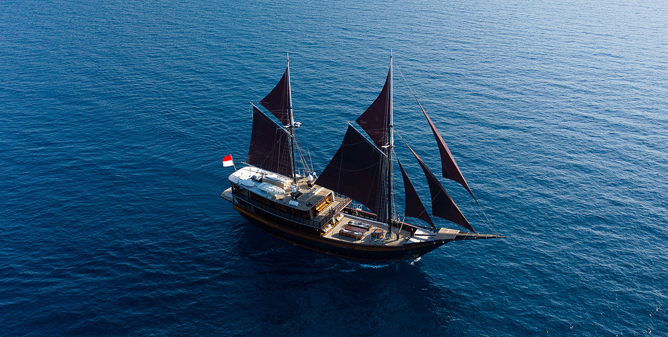 Aboard DUNIA BARU a 167ft (51m) luxury sailing yacht , built by KONJO BOAT BUILDERS in 2014