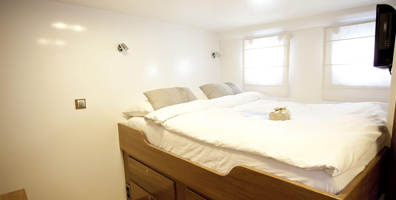 Aboard SPOOM a 78ft (24m) luxury motor yacht , built by GIDEON in 1962