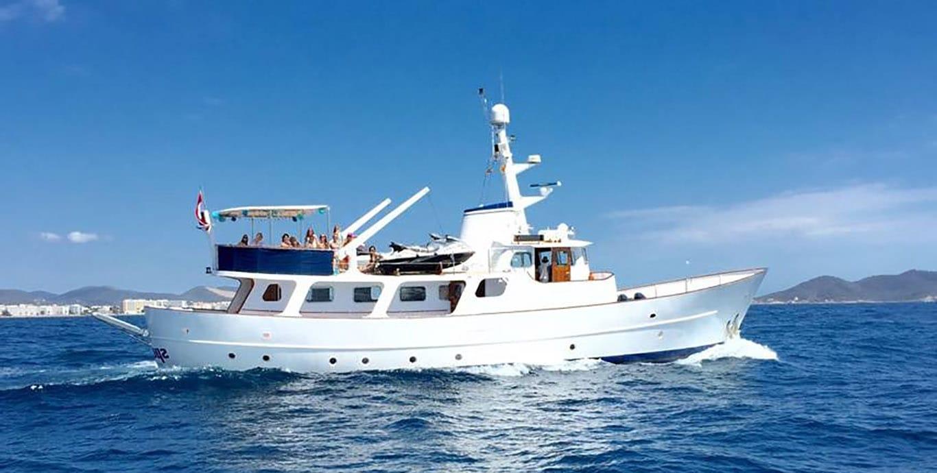 Aboard SPOOM a 78ft (24m) luxury motor yacht , built by GIDEON in 1962