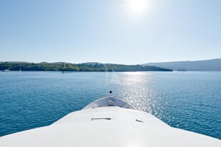 https://media.fraseryachts.com/Yachts/Y165_IM_MC/images/yachtfolio/annabel-ii-bow-views_139086-szpUvfM9.jpg?vh=80942b&w=310