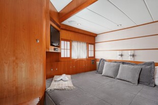 https://media.fraseryachts.com/Yachts/Y165_IM_MC/images/yachtfolio/annabel-ii-convertible-twin-to-double_139074-a9JslCoz.jpg?vh=58b101&w=310