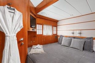 https://media.fraseryachts.com/Yachts/Y165_IM_MC/images/yachtfolio/annabel-ii-convertible-twin-to-double_139079-zRHsrMRn.jpg?vh=a7edf2&w=310