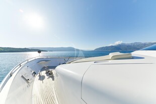 https://media.fraseryachts.com/Yachts/Y165_IM_MC/images/yachtfolio/annabel-ii-foredeck_139082-3gE3KvVq.jpg?vh=be348f&w=310