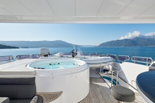 https://media.fraseryachts.com/Yachts/Y165_IM_MC/images/yachtfolio/annabel-ii-jacuzzi_139075-PQfdvmOy.jpg?vh=b0321e&w=310