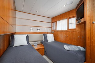 https://media.fraseryachts.com/Yachts/Y165_IM_MC/images/yachtfolio/annabel-ii-twin-cabin_139114-ybjhyf2Q.jpg?vh=044c28&w=310