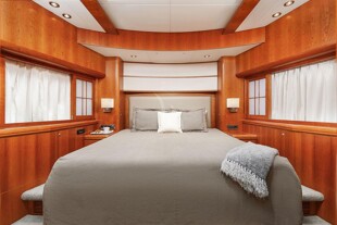 https://media.fraseryachts.com/Yachts/Y165_IM_MC/images/yachtfolio/annabel-ii-vip-cabin_139098-bqBmLSch.jpg?vh=89019d&w=310