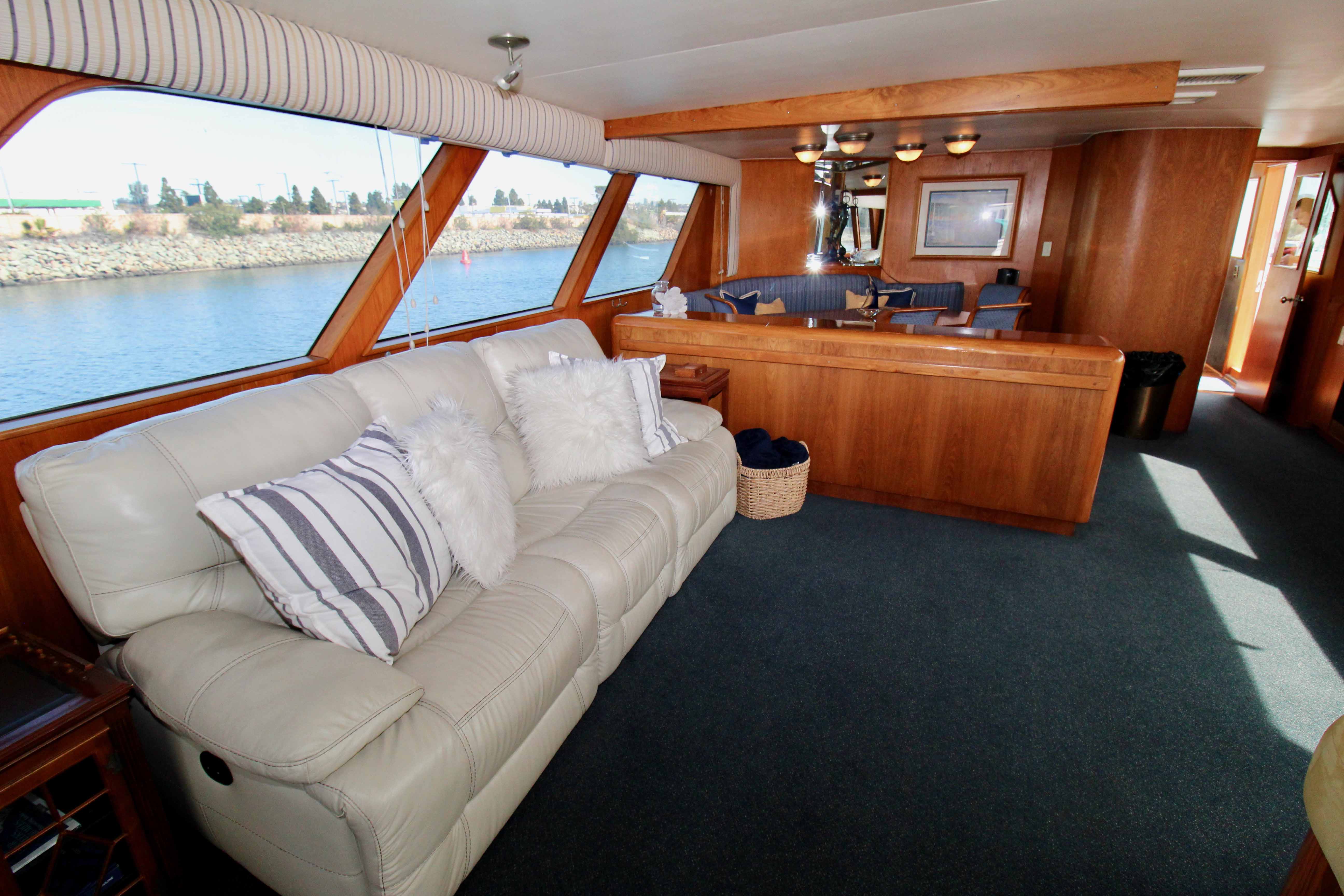 Aboard SUNSET RENDEZVOUS a 80ft (24.38m) luxury motor yacht , built by BROWARD in 1979