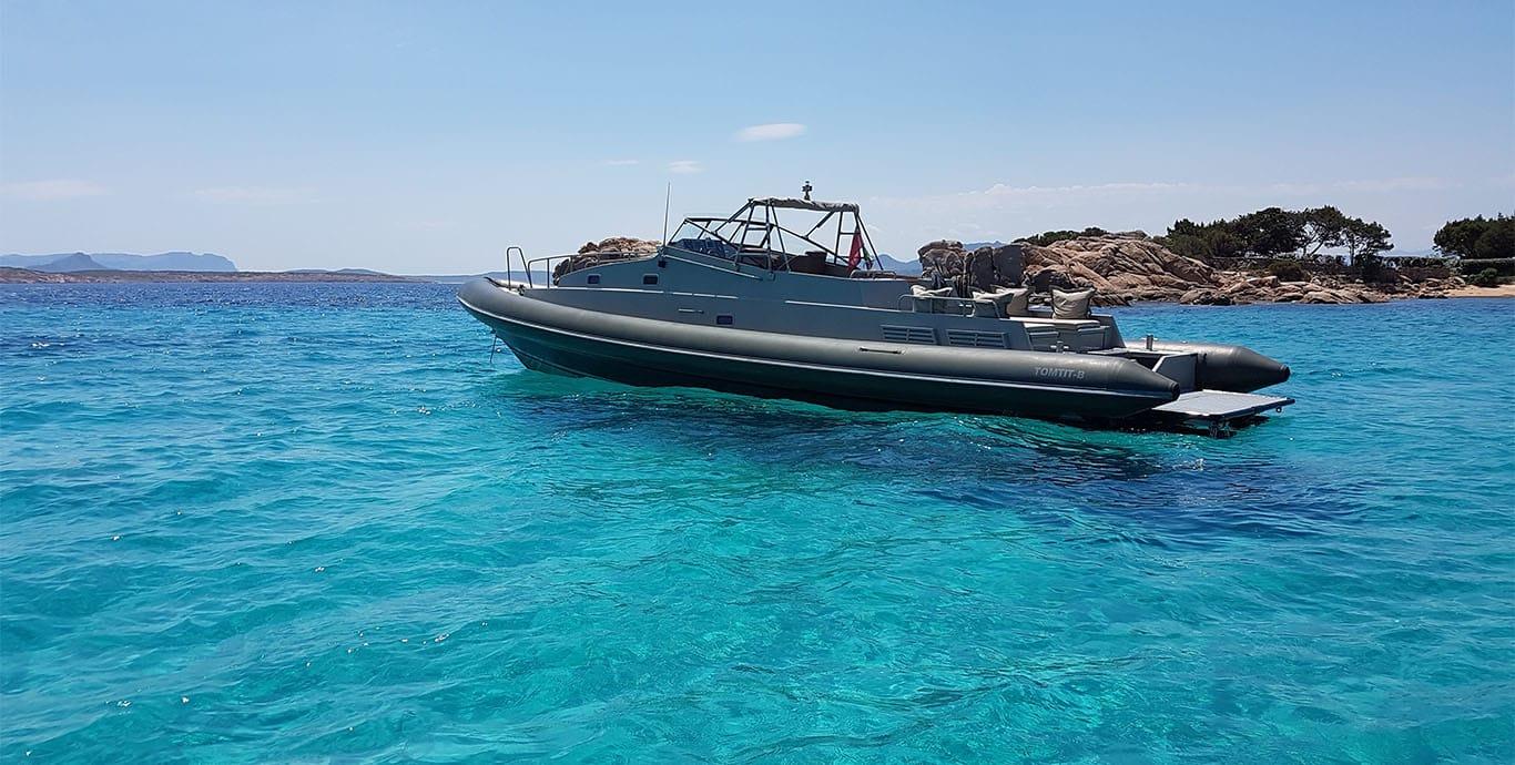 Aboard TOM TIT B a 50ft (15.24m) luxury motor yacht , built by RUPERT SWENSKA AB SWEDEN in 2000