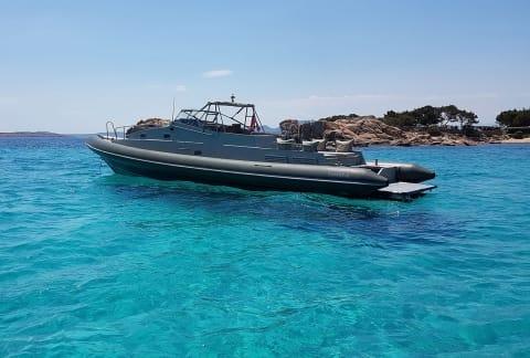 Aboard TOM TIT B a 50ft (15.24m) luxury motor yacht , built by RUPERT SWENSKA AB SWEDEN in 2000