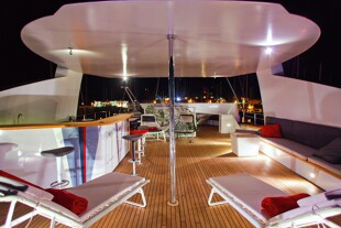 https://media.fraseryachts.com/Yachts/Y1738_MC_MC/images/yachtfolio/joyme-ag3sye9dcjmw_51528-2Gag95cW.jpg?vh=c2c154&w=310