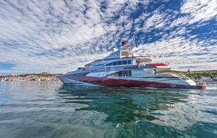 https://media.fraseryachts.com/Yachts/Y1738_MC_MC/images/yachtfolio/joyme-hl8xw9issrxf_164133-fkFnPaAm.jpg?vh=04786c&w=310