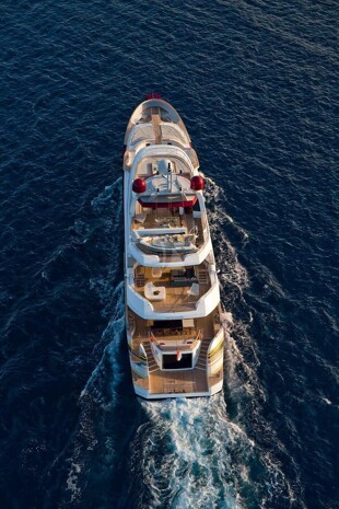 https://media.fraseryachts.com/Yachts/Y1738_MC_MC/images/yachtfolio/joyme-mswe-qhoypjr_51516-10Po0lLy.jpg?vh=3923db&w=310