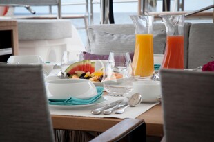 https://media.fraseryachts.com/Yachts/Y1767_MC_MC/images/yachtfolio/39-40-cock-pit-breakfast-detail_56302-phzvyVIh.jpg?vh=4578da&w=310