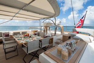 https://media.fraseryachts.com/Yachts/Y1767_MC_MC/images/yachtfolio/39-40-cockpit-breakfast-set-up_56290-i1ngtDsy.jpg?vh=d72cbe&w=310