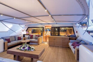 https://media.fraseryachts.com/Yachts/Y1767_MC_MC/images/yachtfolio/39-40-cockpit_56283-qt4WhumK.jpg?vh=0459aa&w=310
