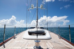 https://media.fraseryachts.com/Yachts/Y1767_MC_MC/images/yachtfolio/39-40-foredeck_56289-C6gnsh8r.jpg?vh=76f6a6&w=310