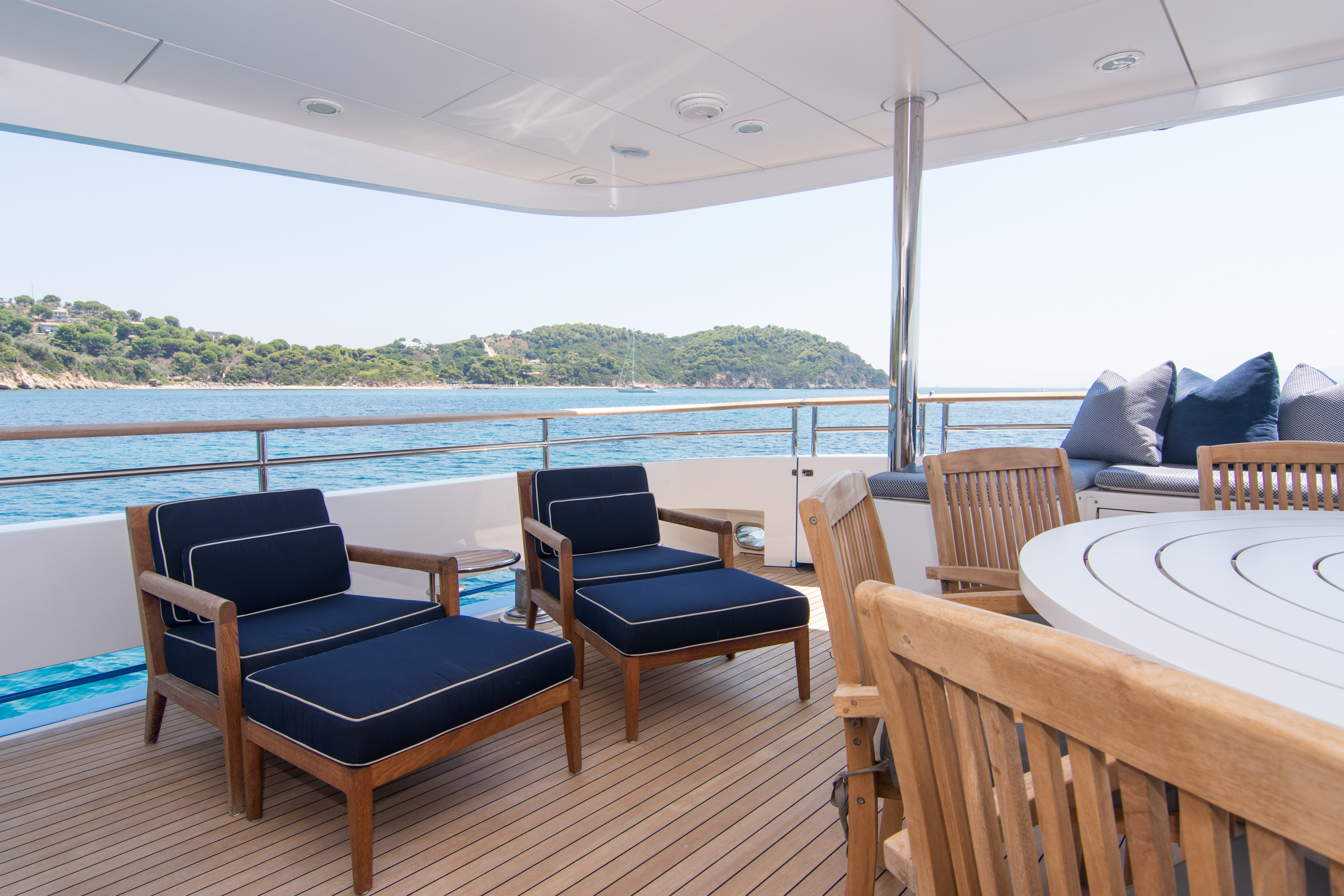 Aboard 4*PUPPIES a 130ft (39.62m) luxury motor yacht for Sale available with Fraser Yachts, built by PALMER JOHNSON in 2003