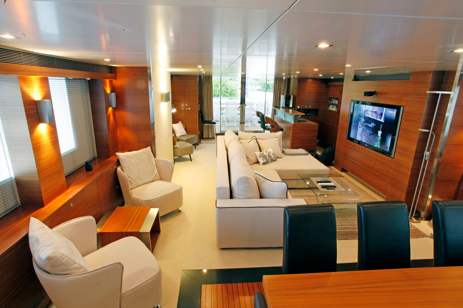 Aboard MR MOUSE a 138ft (42.06m) luxury motor yacht , built by AVANGARD YACHTS in 2012