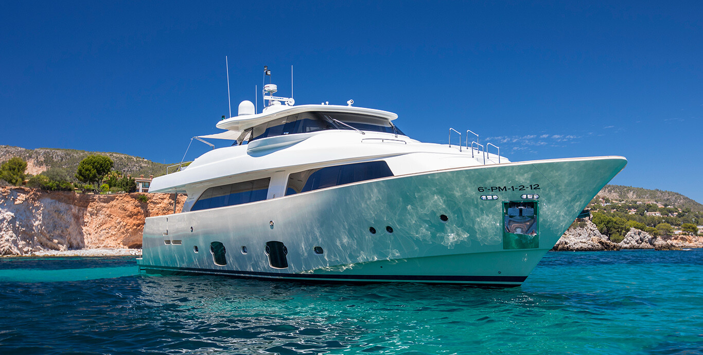 Aboard EOLIA a 86ft (26.22m) luxury motor yacht , built by FERRETTI CUSTOM LINE in 2008