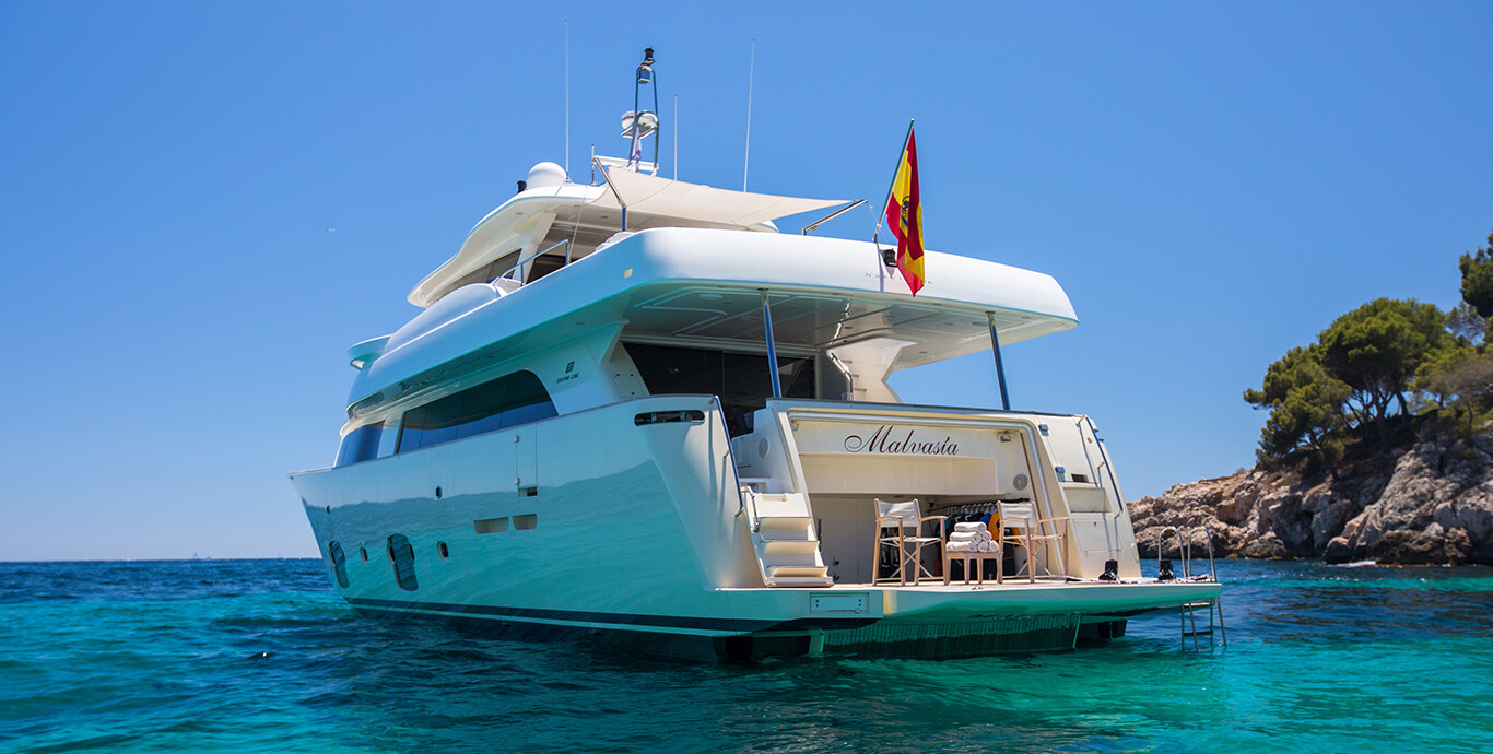 Aboard EOLIA a 86ft (26.22m) luxury motor yacht , built by FERRETTI CUSTOM LINE in 2008