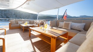 https://media.fraseryachts.com/Yachts/Y1969_KrB_MC/images/yachtfolio/galene-bridge-deck-aft_190304-aOnlLsvr.jpg?vh=7dafd4&w=310