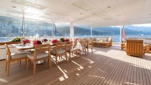https://media.fraseryachts.com/Yachts/Y1969_KrB_MC/images/yachtfolio/galene-bridge-deck-aft_190309-xQW87p4C.jpg?vh=858394&w=310