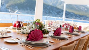 https://media.fraseryachts.com/Yachts/Y1969_KrB_MC/images/yachtfolio/galene-bridge-deck-outdoor-dining_190290-SMqHFr9V.jpg?vh=95b163&w=310
